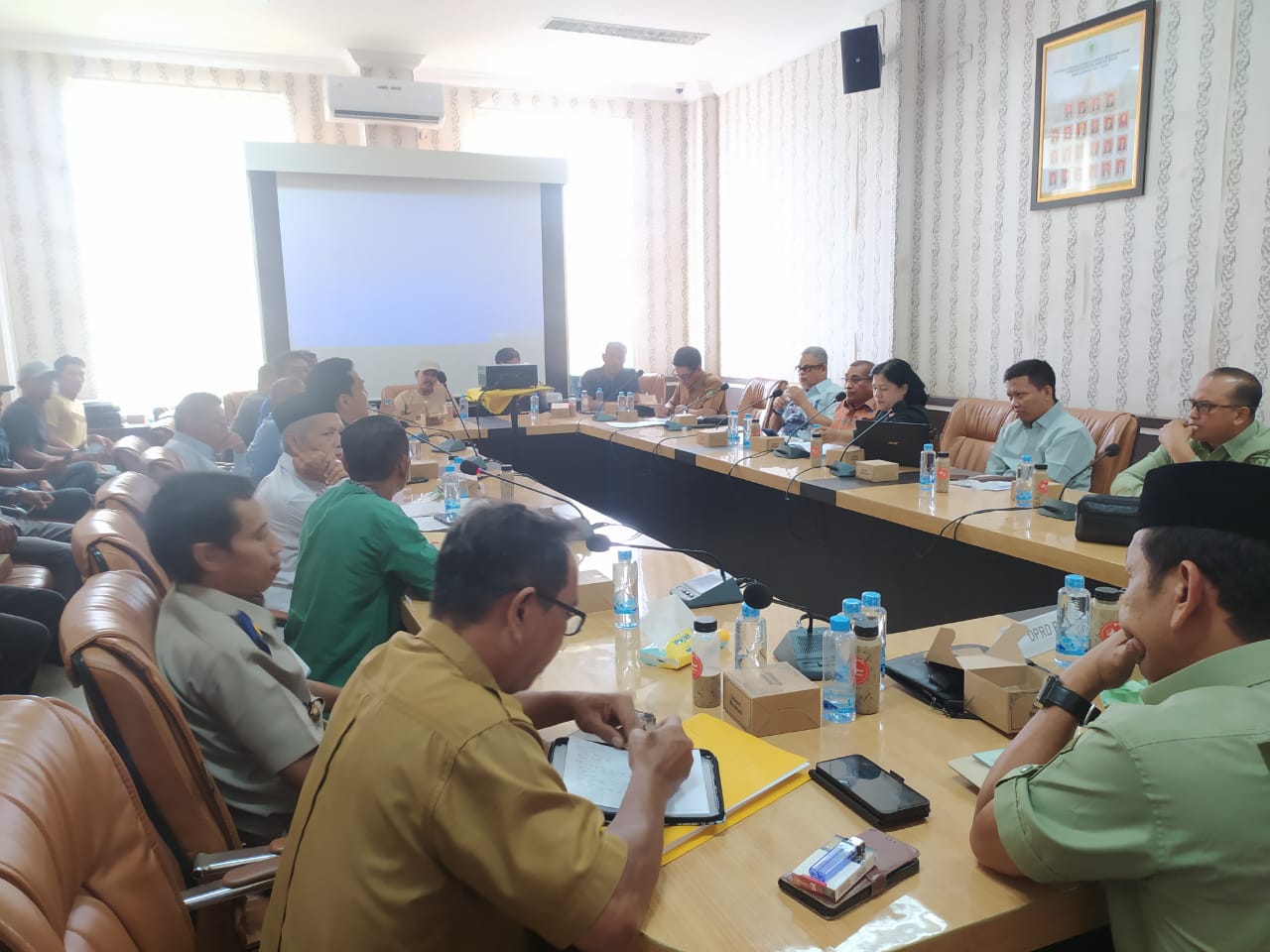 Komisi B DPRD Rohil Fasilitasi RDP Terkait Tuntutan Kebun Plasma Masyarakat Bantaian