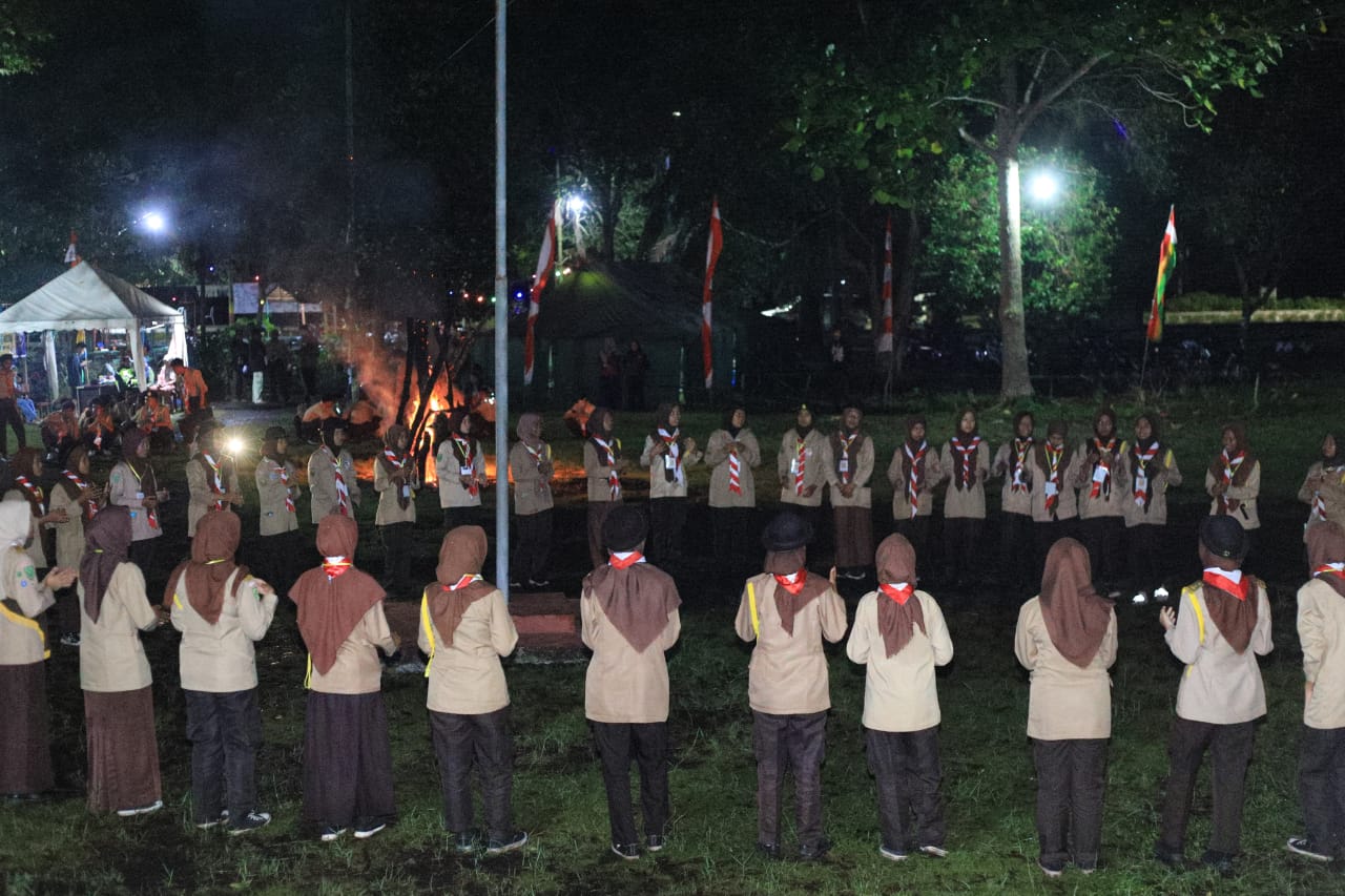 Hj. Rinarni : Jadilah Api yang Menerangi