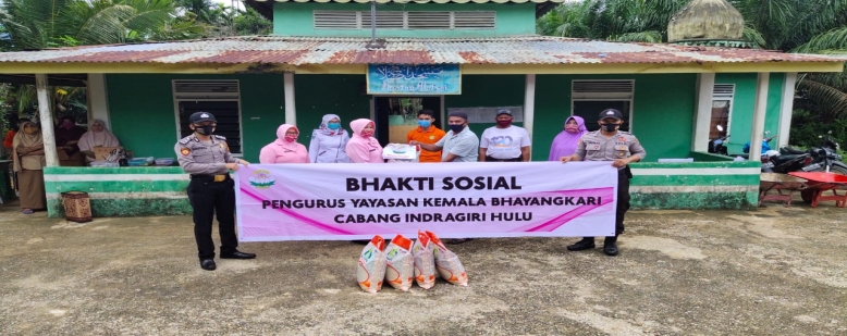 Warga Lansia Desa Rantau Mapesai Terdampak Covid-19 Terima Bantuan Sembako Polres