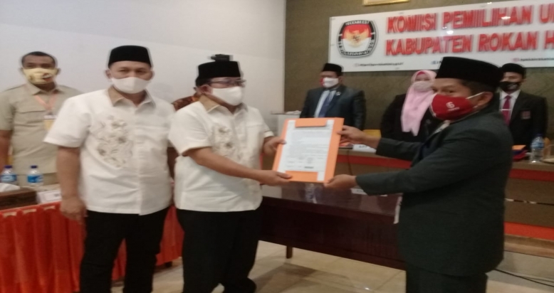 Ratusan Abang Becak hantarkan Pasangan Skawan Mendaftar ke KPU Rohul