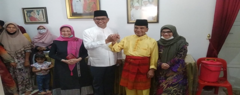 Suyatno Sambut Kedatangan Annas Maamun Dengan Upah-Upah