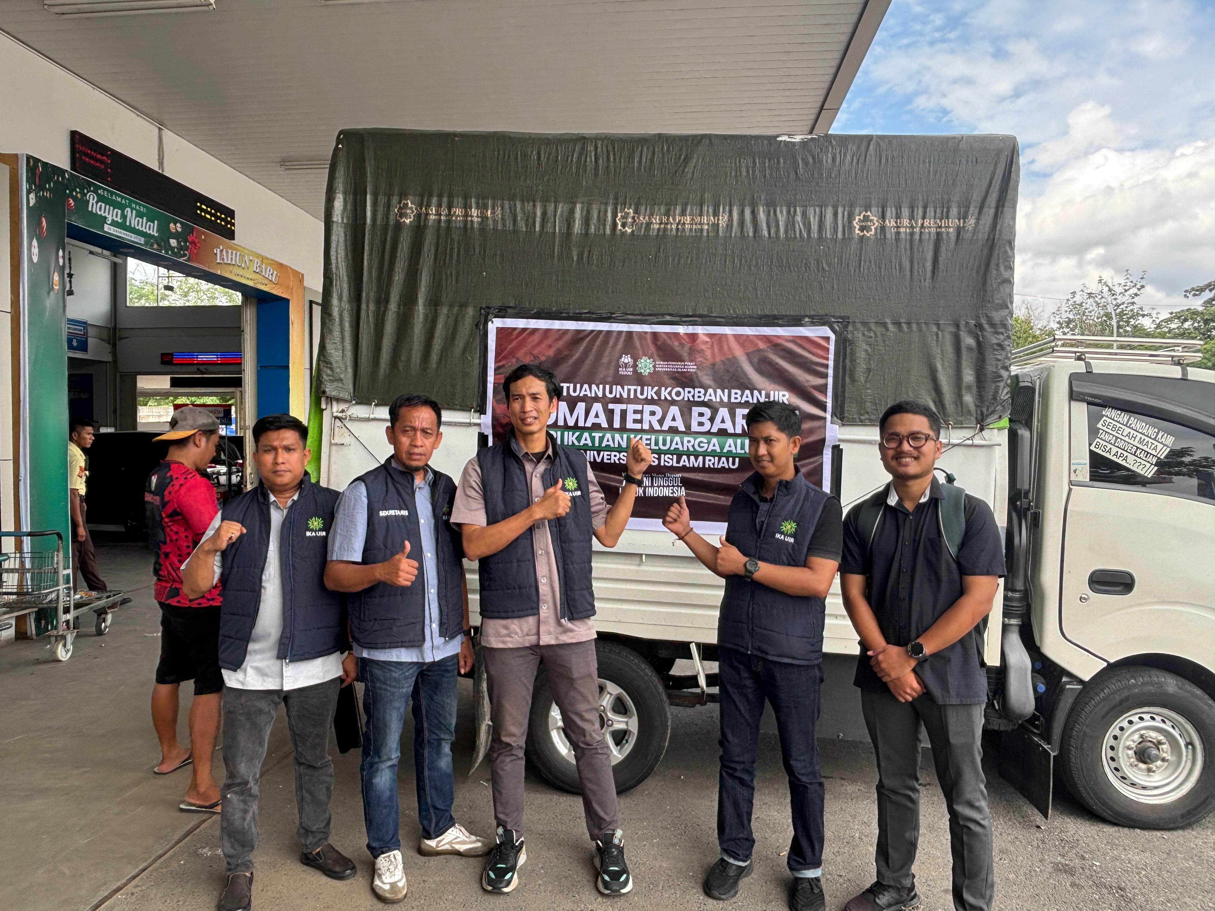 IKA UIR Salurkan Bantuan Tahap Awal untuk Korban Banjir Sumbar