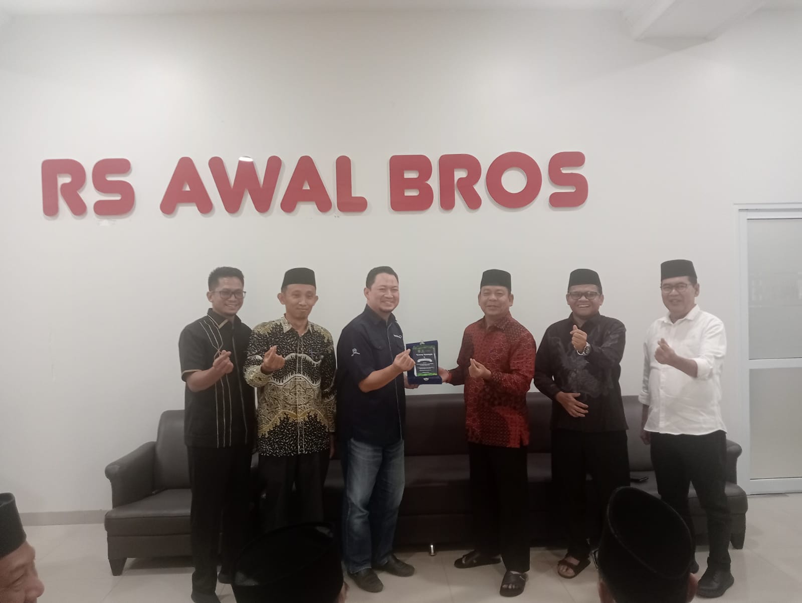 RS Awal Bros Ujung Batu serahkan Zakat Mal Rp500 Juta ke BASNAZ Rohul