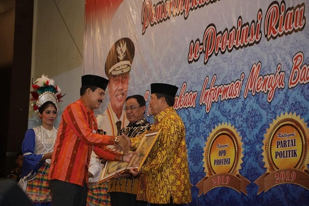 Rohul Terima Anugerah Informasi Badan Publik untuk Kategori Pemerintah Daerah Cukup Informatif