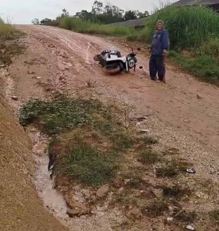 Warga Minta Pemko Perbaiki Jalan Tenayan Ujung Kelurahan Bencah Lesung