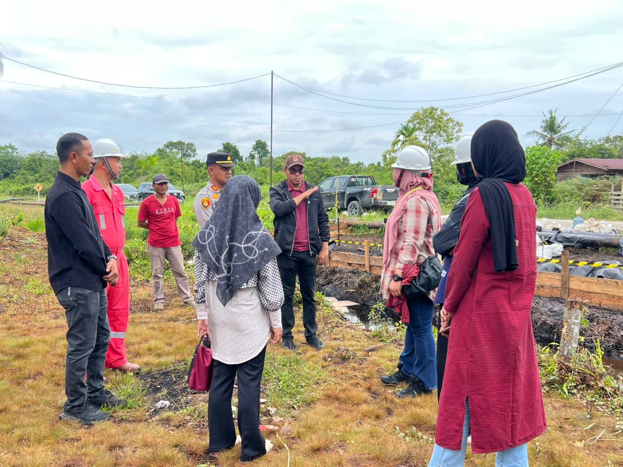 Dinas Perkimtan LH Meranti dan PT ITA Tinjau Kebocoran Pipa Minyak di Bagan Melibur