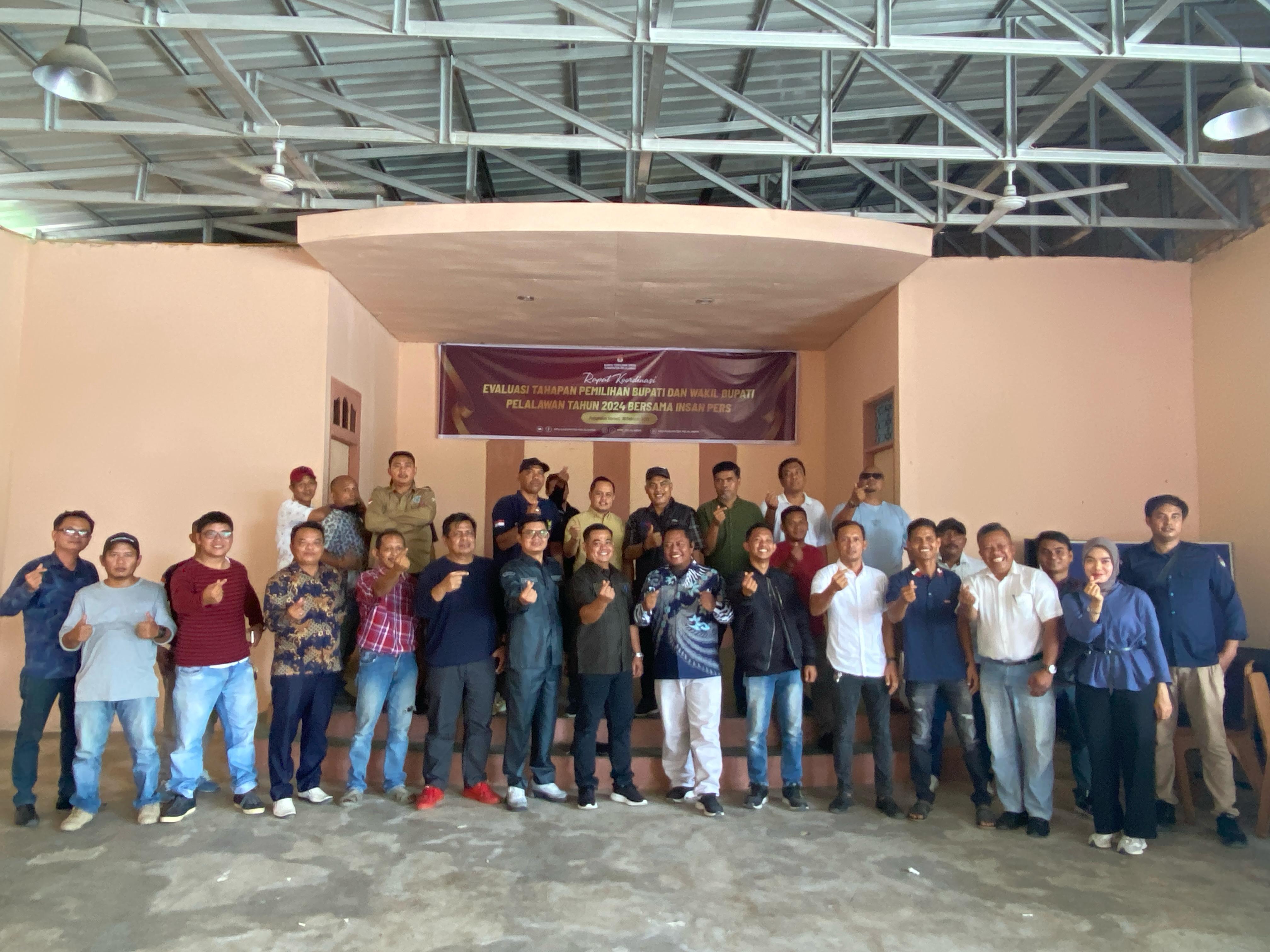 KPU Pelalawan Gelar Rapat Evaluasi Tahapan Pilbup 2024 Bersama Insan Pers