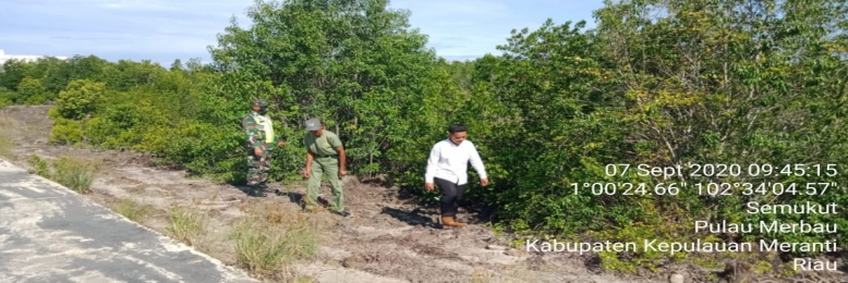 Patroli Pendiplinan Warga dan Karlahut di Desa Semukut Babinsa Kodim 0303/Bengkalis Koramil 08/Merbau
