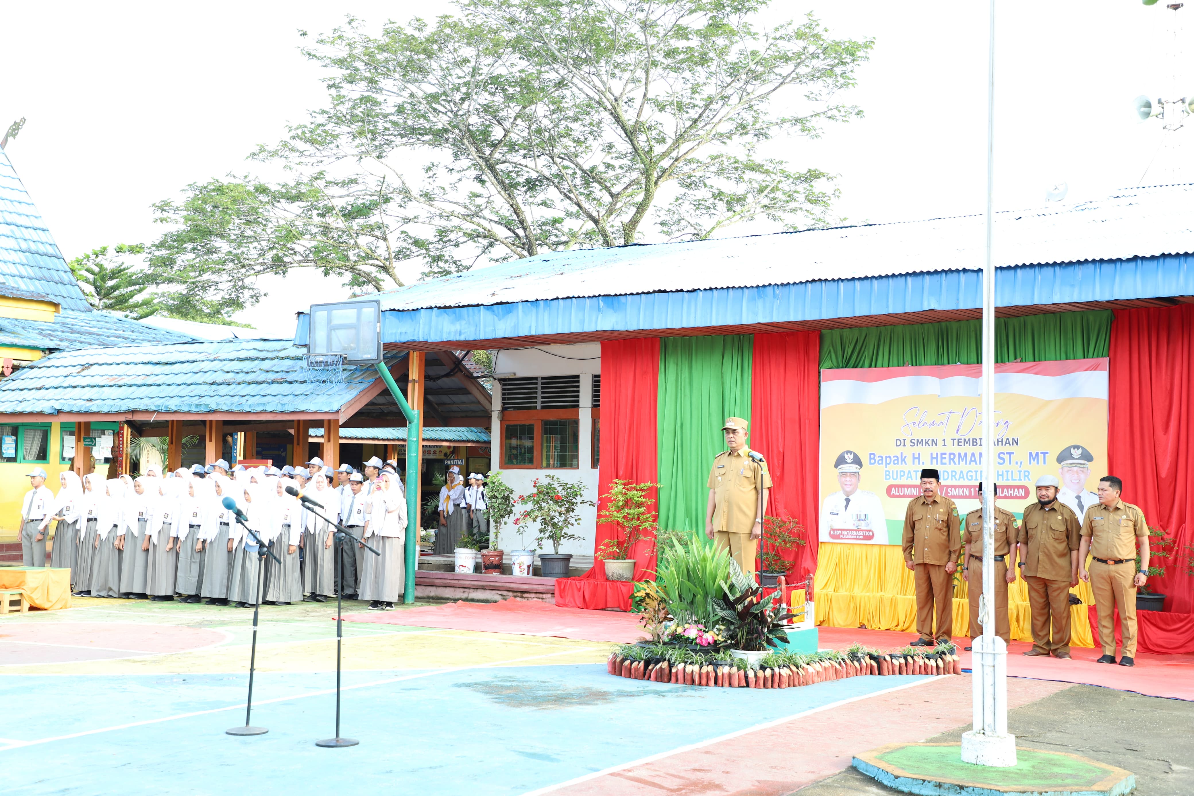 Pj. Bupati Inhil Menjadi Irup di SMKN 1 Tembilahan, Sampikan Kedisiplinan Merupakan Yang Sangat Penting Bagi Siswa/i