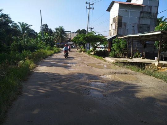  Perbaikan Jalan  : Dinas PUPR  Rohul Minta Masyarakat Kota Tengah Bersabar
