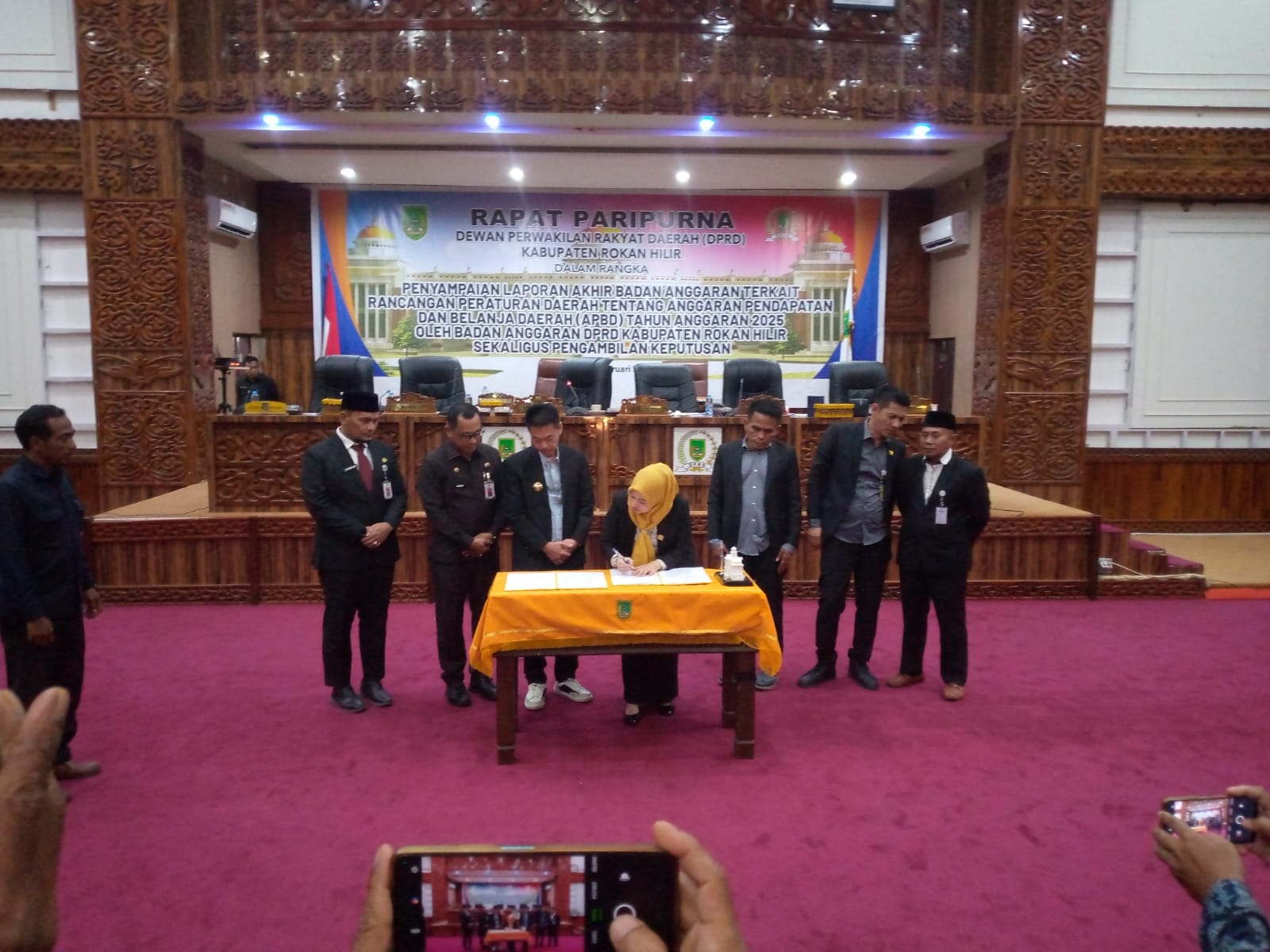 DPRD Sahkan APBD Rohil Tahun Anggaran 2025 sebesar Rp2,6 Triliun