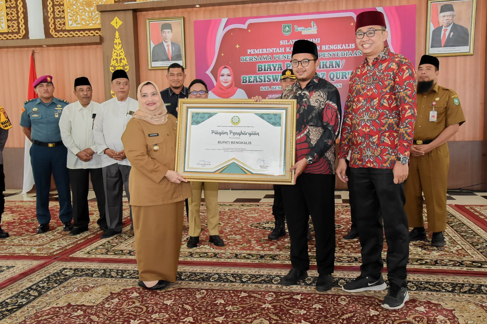 Bupati Bengkalis Serahkan SK Penyuluh Agama Islam Se Kab. Bengkalis