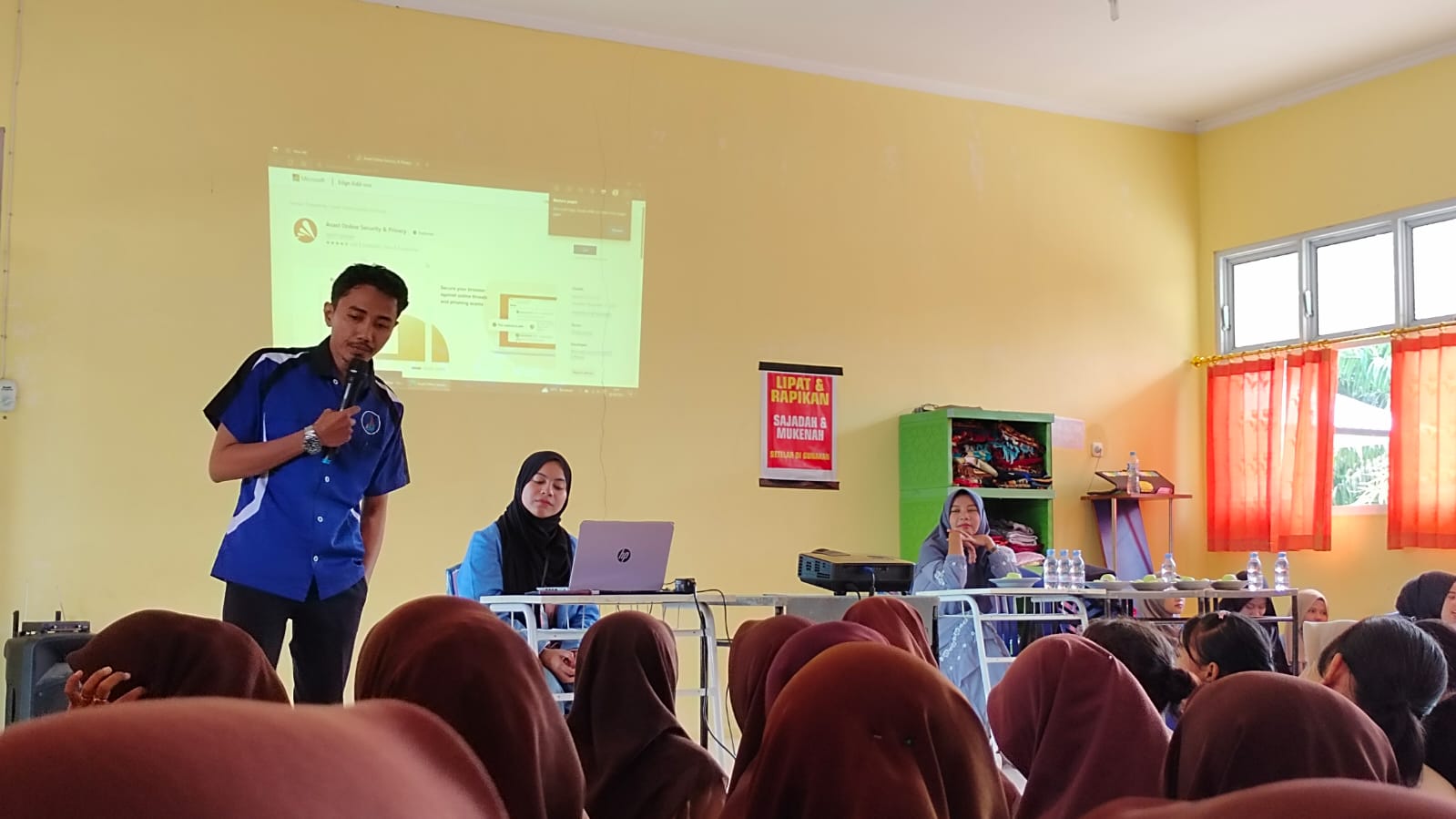 Taja Sosialisasi Jurnalistik, Mahasiswa KKN UIN Suska Riau Hadirkan Pemateri Bung Sarwan Kelana