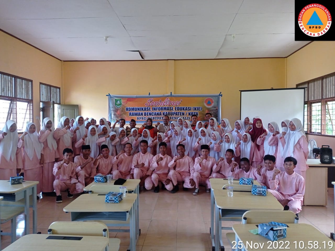 BPBD kabupaten Bengkalis Sosialisasi KIE di SMAN 1 Rupat