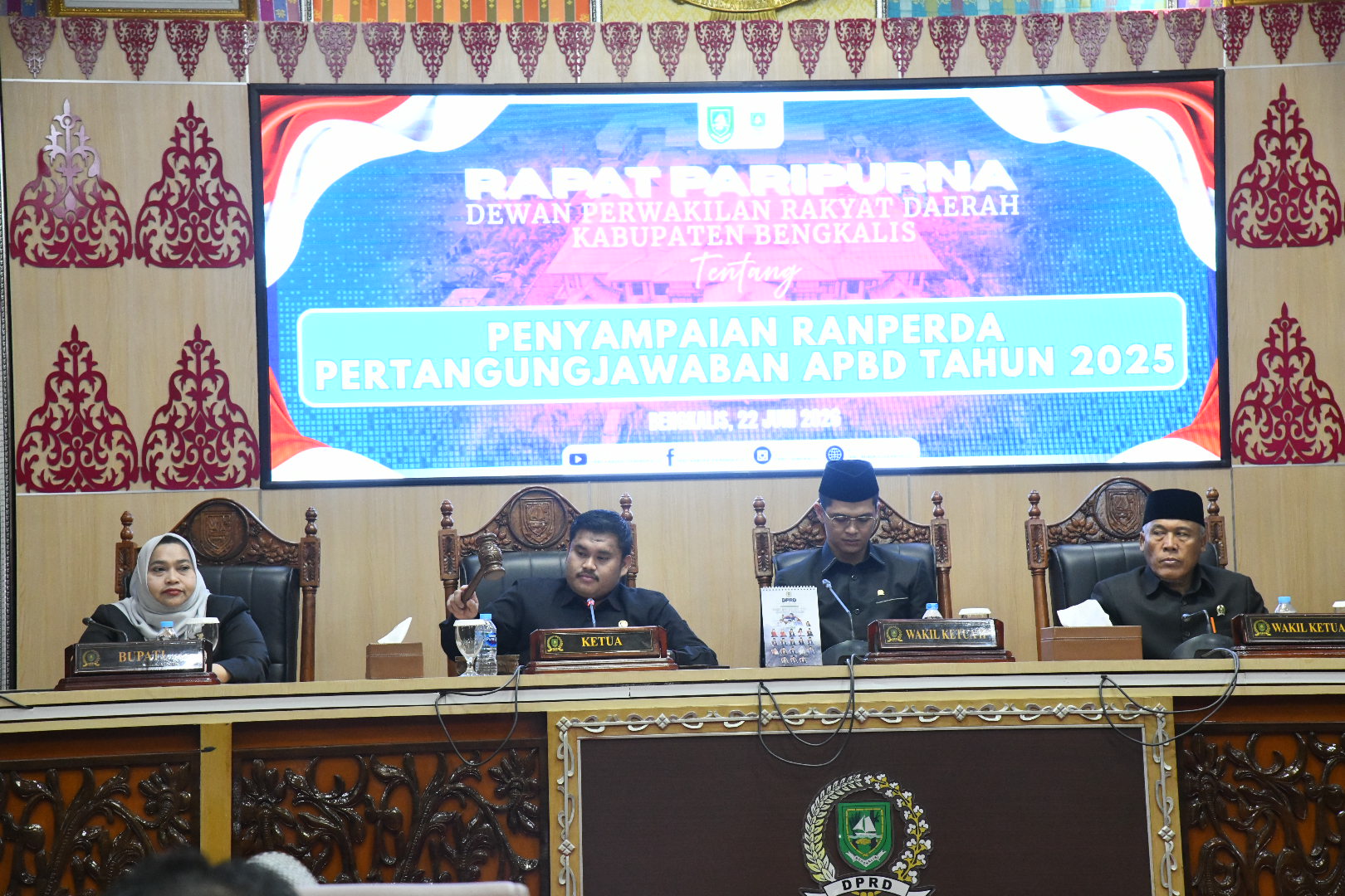 Kasmarni Sampaikan Ranperda Pertanggungjawaban APBD 2025
