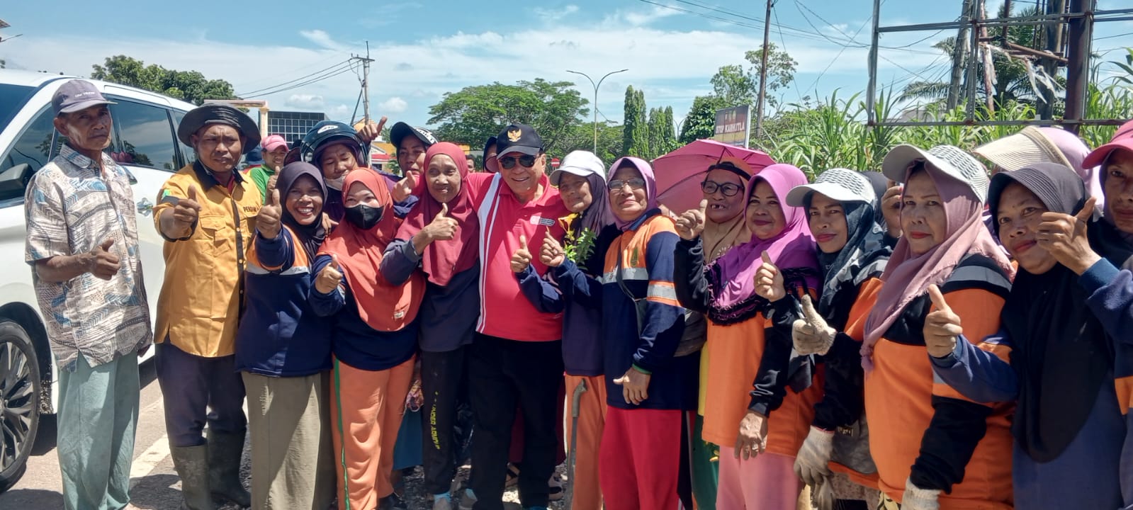 Bupati Rohil Dan Kadis LH Pimpin Gotong Royong dan Penghijauan di Bagansiapiapi