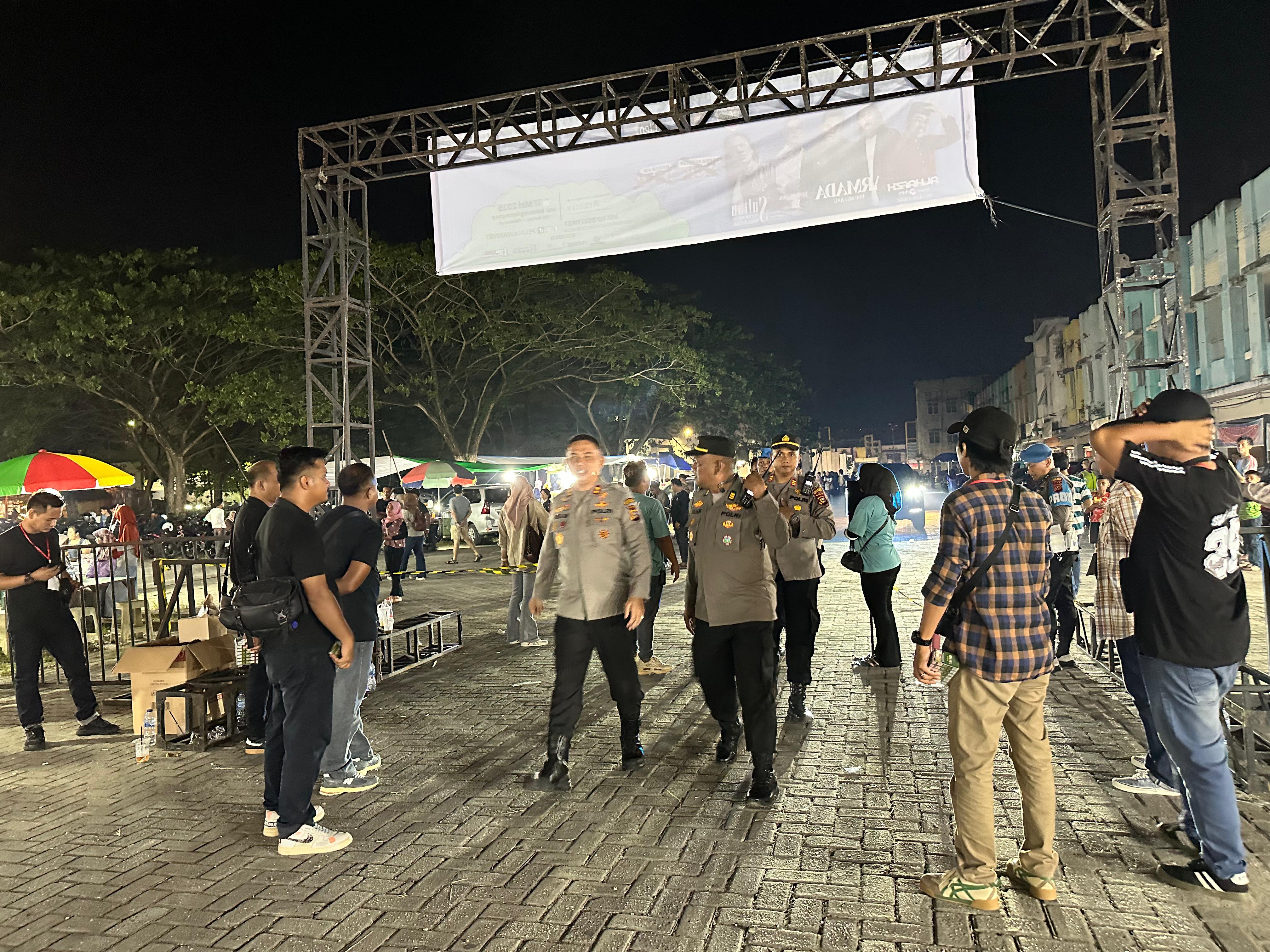 Kapolres Pelalawan Pimpin Langsung Pengamanan Konser Armada Band: 200 Personel Dikerahkan Jaga Keamanan