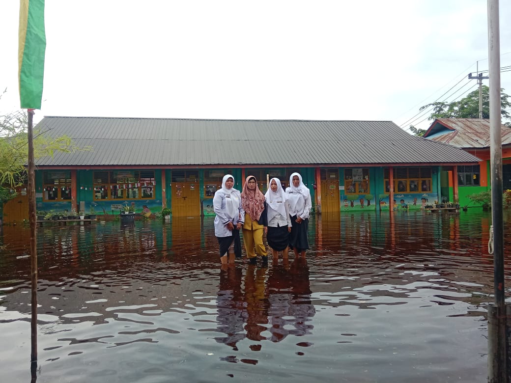 Tindakan Pengamanan Dampak Banjir, Disdikbud Rohil Liburkan Sekolah Terdampak