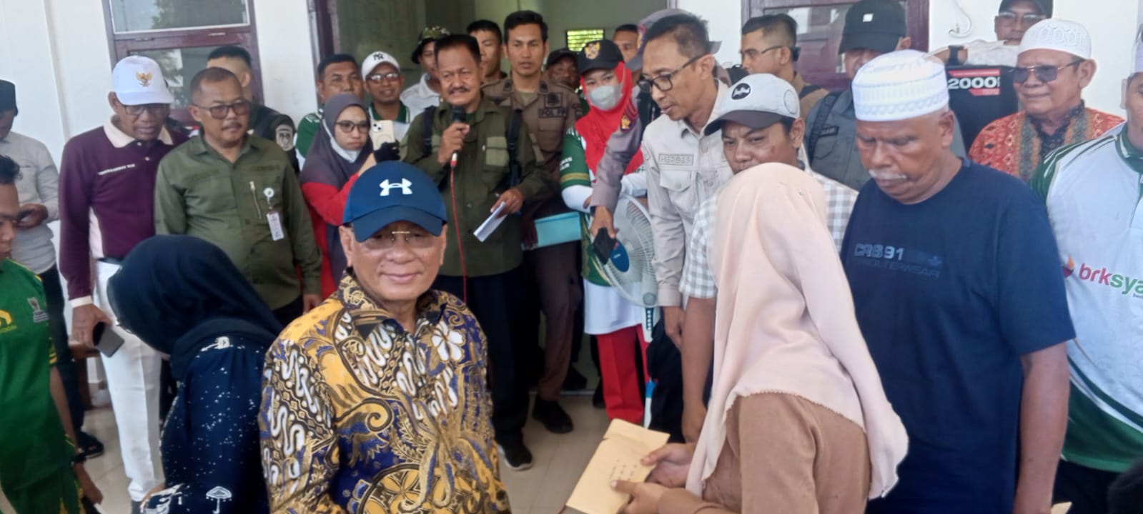 Bupati Rohil Bistamam Bersama Baznas Hadir Bawa Bantuan untuk Korban Kebakaran Panipahan