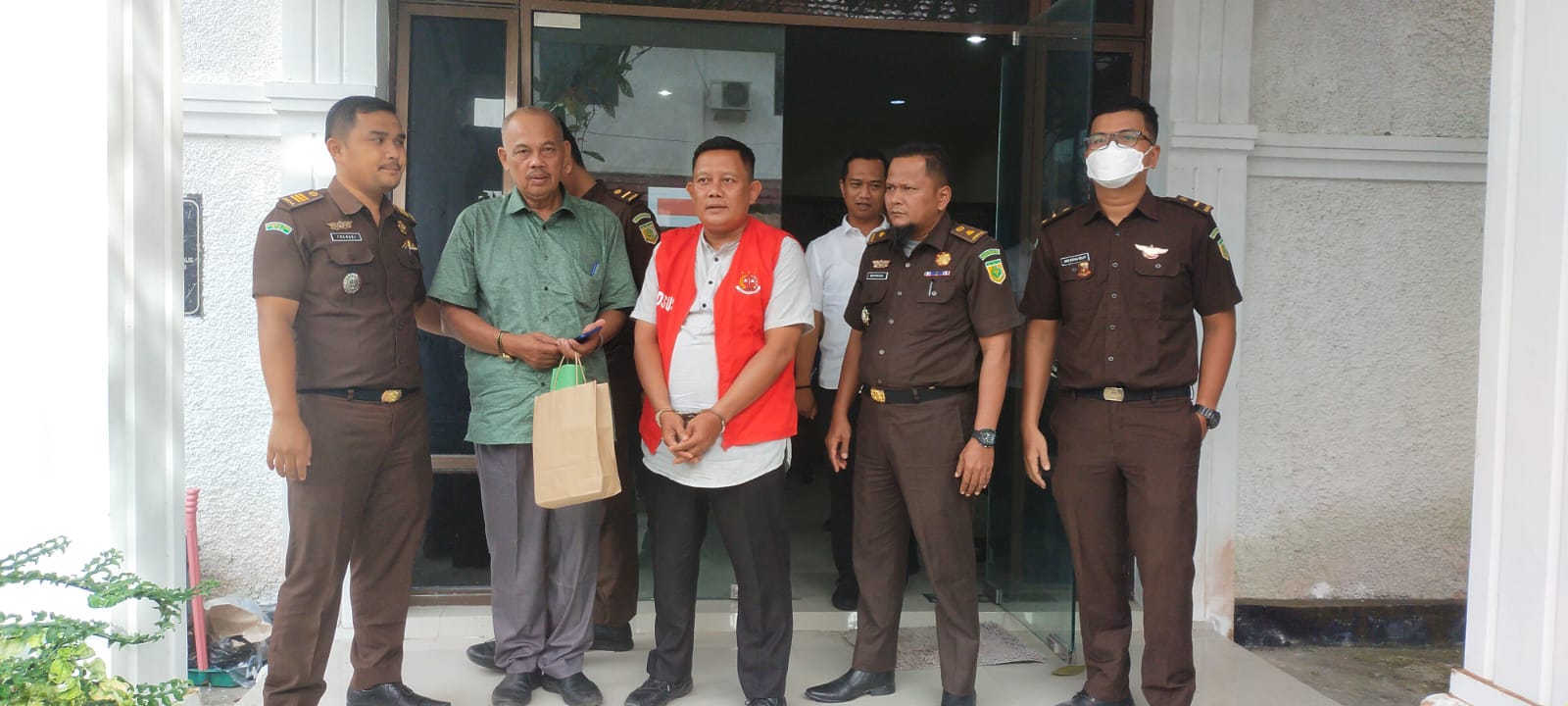 Kajari Bengkalis Tahan Kades Senderak di Duga Korupsi Penjualan Lahan HPT