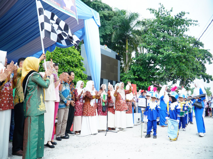 Bunda PAUD Kampar Tengku Heriyani Ahmad Yuzar Buka Pawai Karnaval dan Pentas Seni di Taman Kota Bangkinang