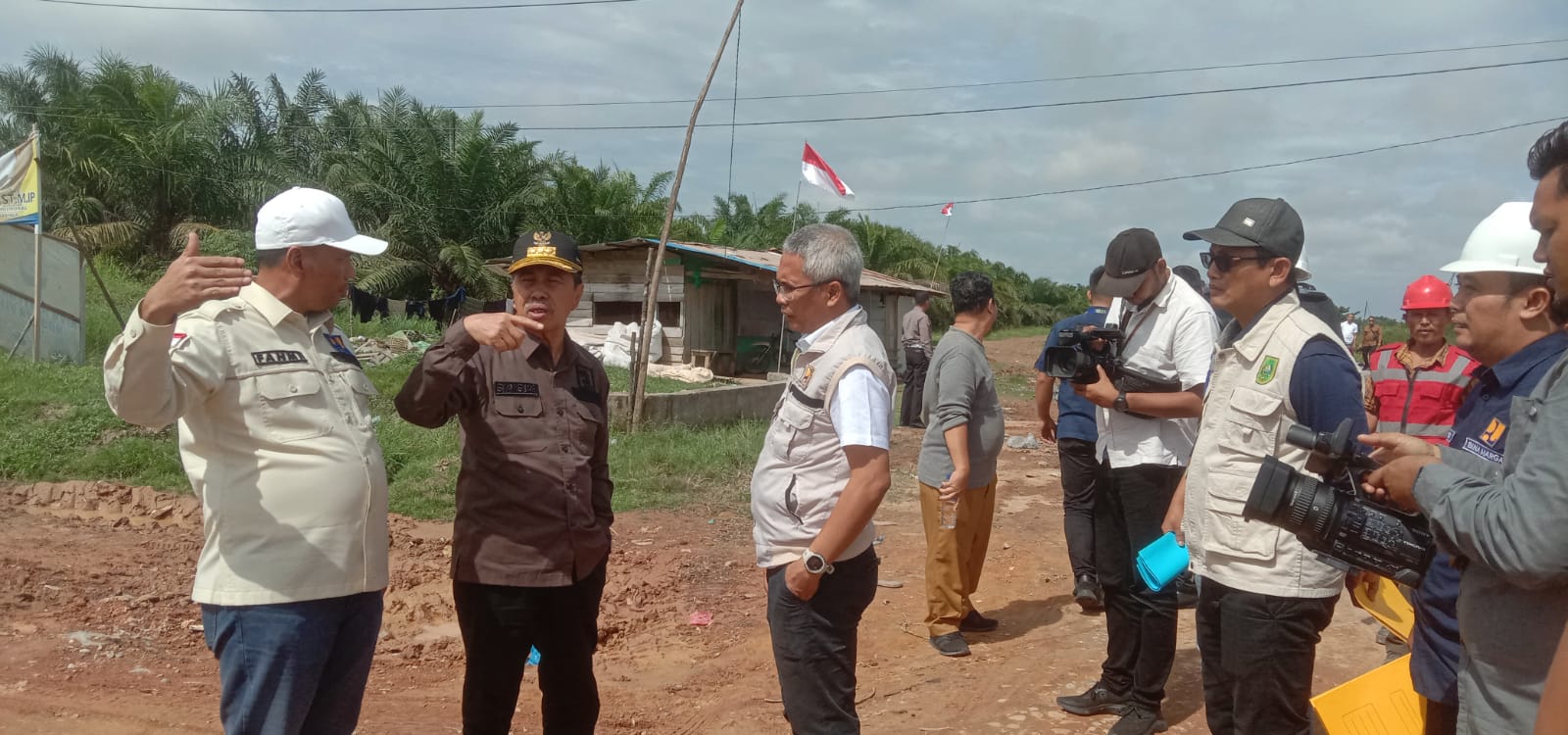 Gubri Syamsuar Tinjau Penimbunan Jalan Lintas Pesisir