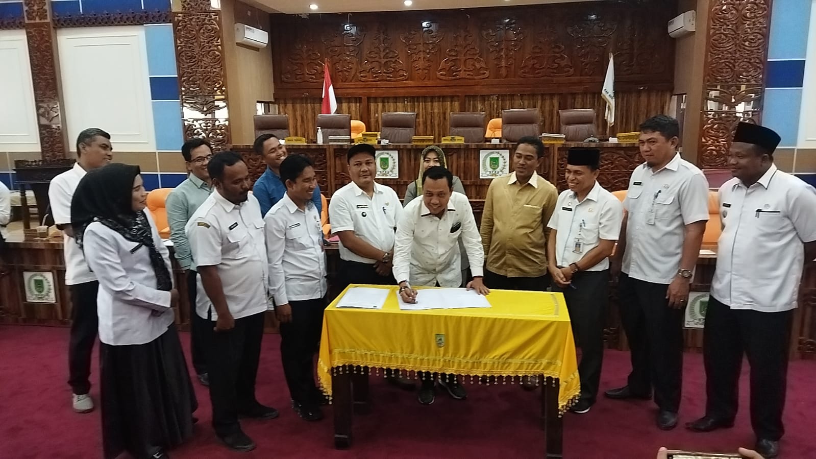 DPRD Dan Pemkab Rohil Tandatangani Kesepakatan Bersama