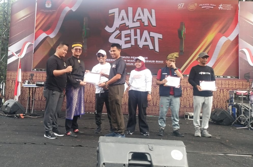 KPU Pelalawan Raih Juara Kontingen Terbaik dalam Karnaval Pilkada Riau 2024