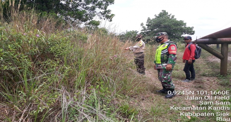 Patroli Karlahut Menjadi Prioritas Babinsa Ingatkan Warga Tidak Membakar Lahan Di Kampung Sam Sam