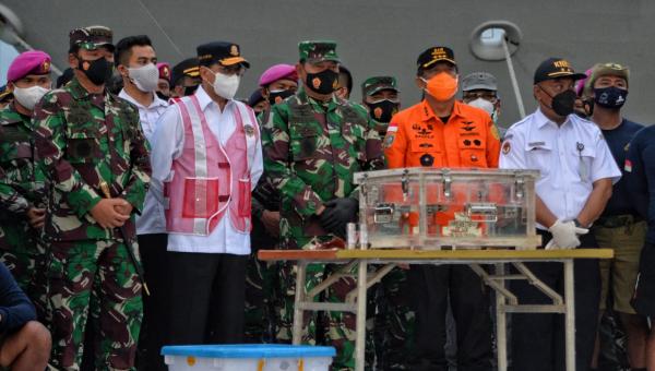 Ditemukan Black Box FDR SJ-182