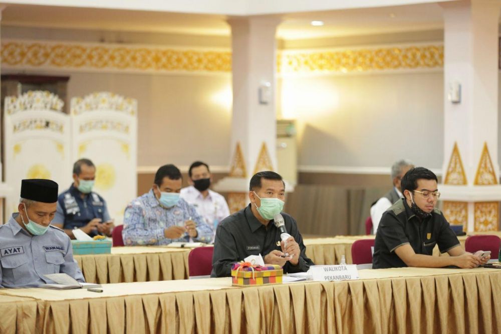 Polsubsektor Pelalawan Bagi Sembako Warga Terdampak COVID-19 