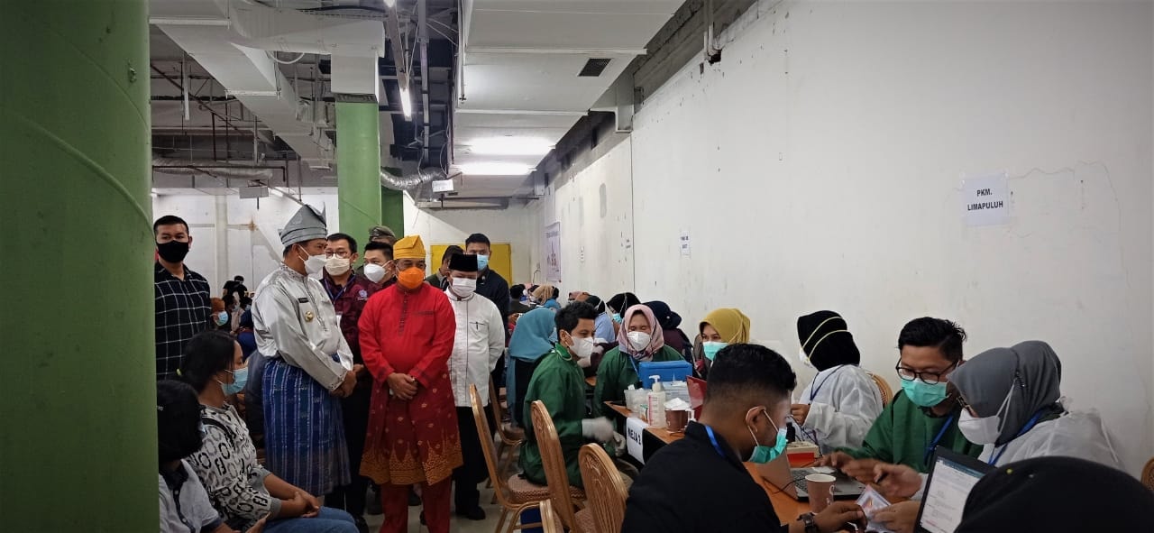 Wagub dan Walikota Pantau Vaksinasi yang Ditaja FPK di SKA