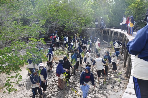 Lestarikan Alam Melalui Gerakan Penghijauan Pada Pekan Penghijauan ke XXXII