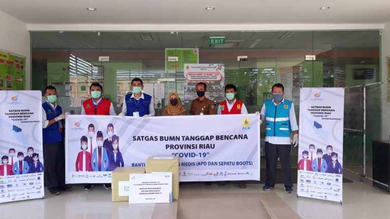 Dukung Gugus Tugas Penanganan covid-19, PT PLN Serahkan APD Kepada RSUD Indrasari