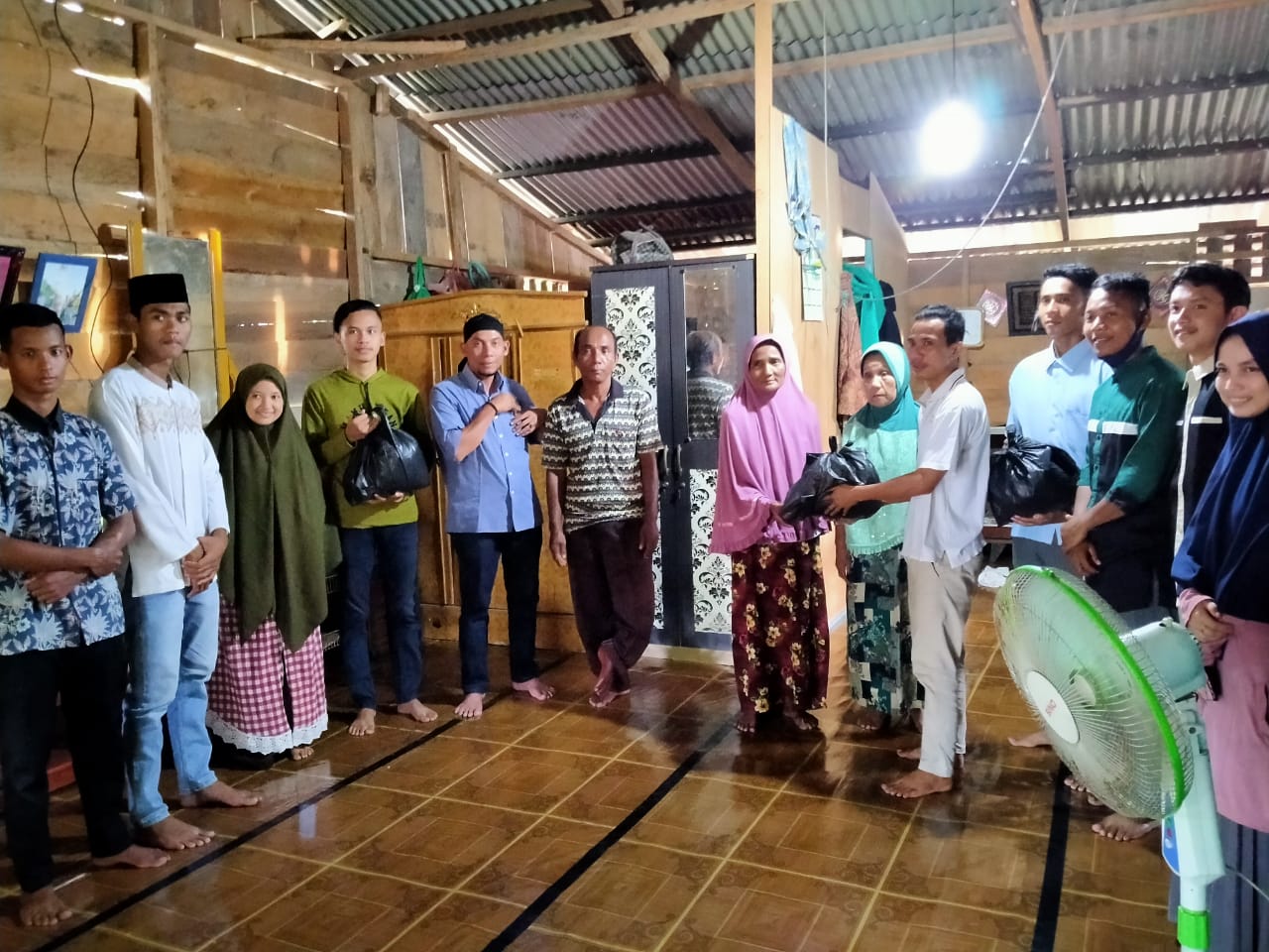  DPC BMRB Bersama IMLAK Rohul Bagikan Sembako