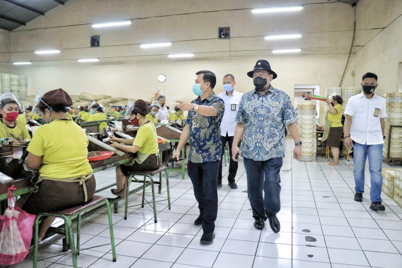 Pengusaha Rokok Keluhkan Tingginya Kenaikan Cukai 