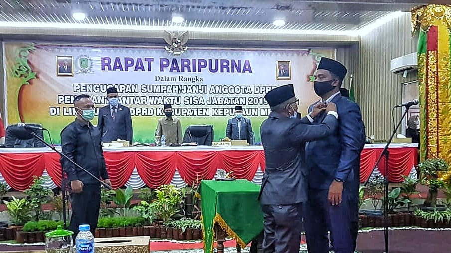 Gantikan Ustadz H. Khozin Karna Ikut Pilkada, Sopandi Dilantik Jadi Legislator Meranti