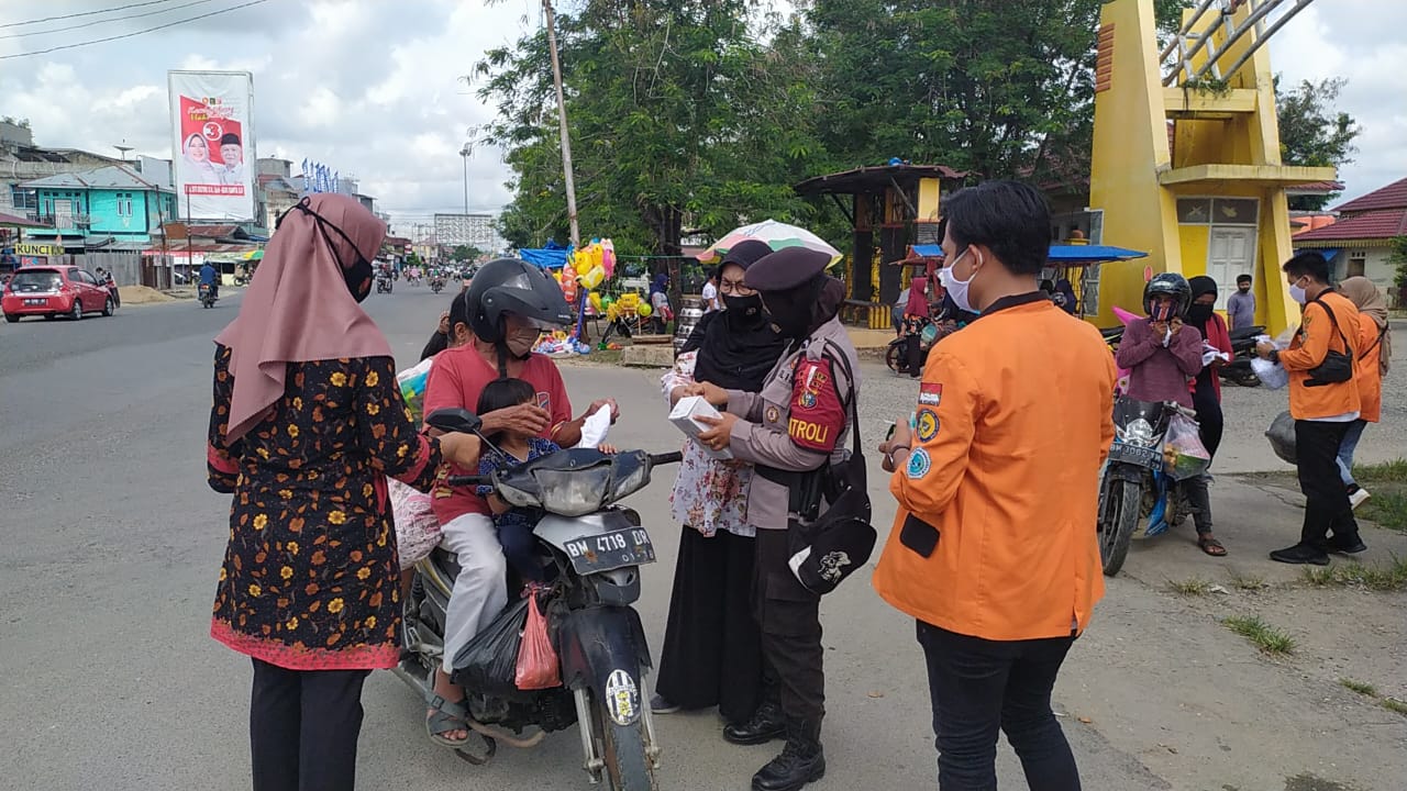 Bersama Mahasiswa, Polres Inhu  Bagikan 2000 Masker