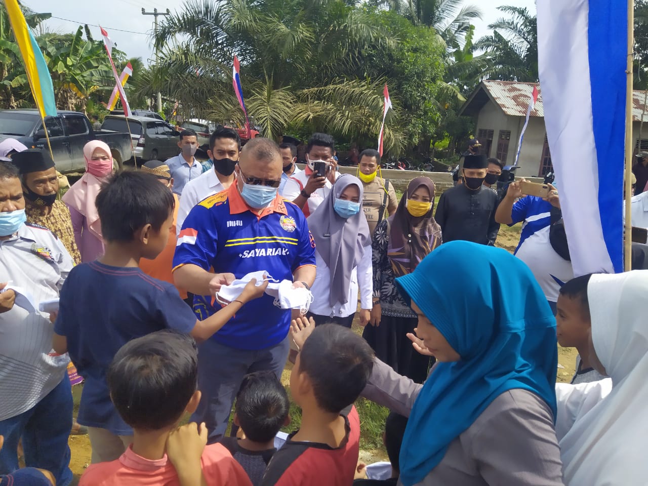 Bupati Inhu Bagi-bagi Masker