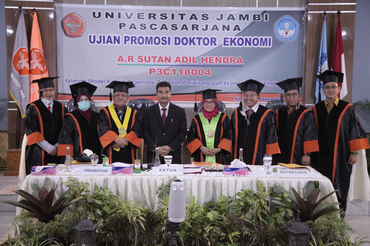 Kantongi IPK 3,96, SAH Raih Gelar Doktor Ekonomi