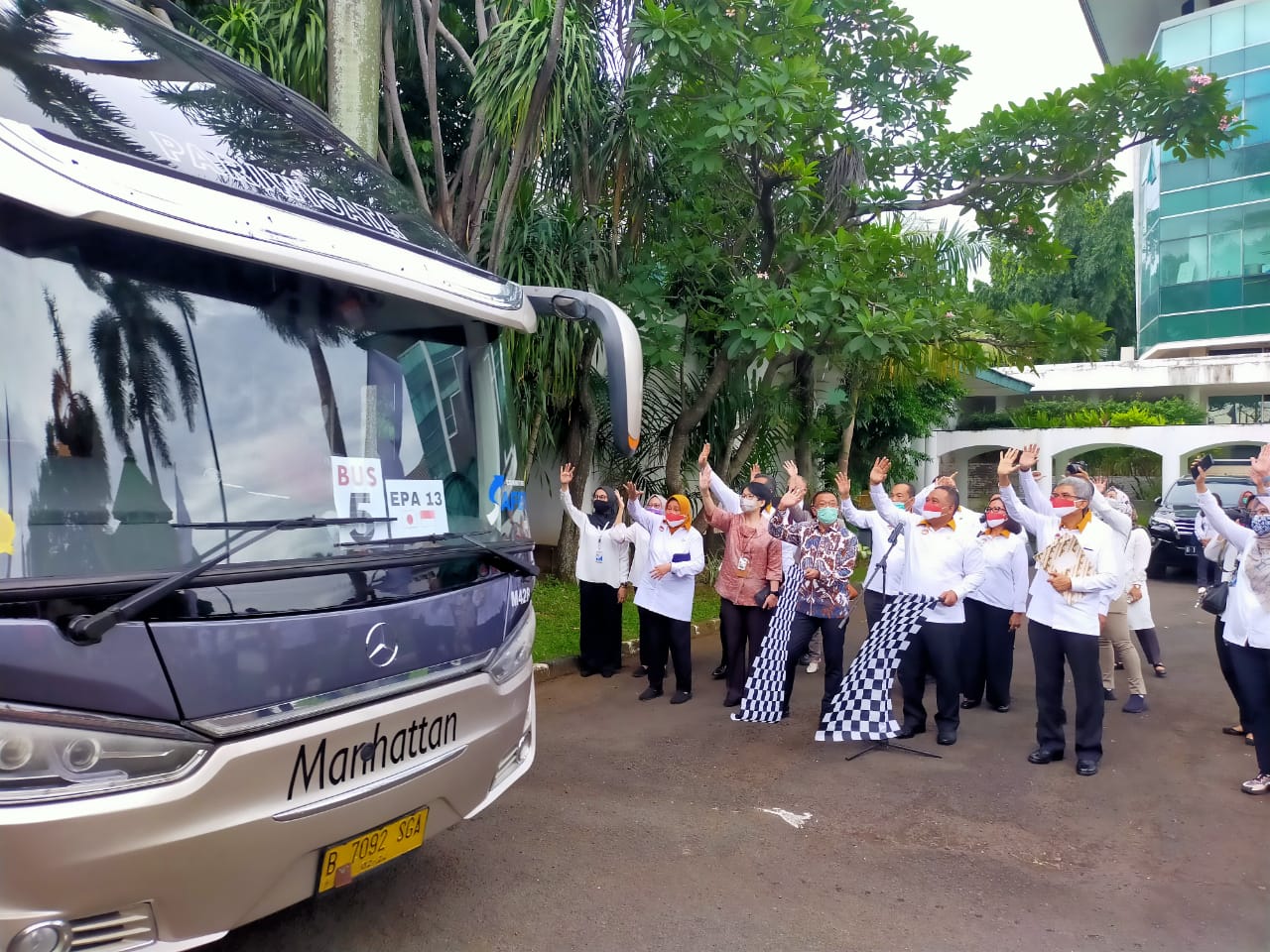 Pandemi, Menaker Ida Fauziyah Lepas 114 PMI ke Jepang