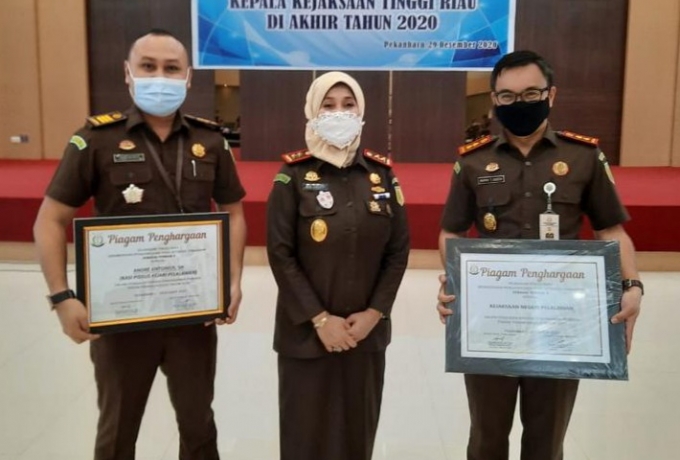 Kejari Pelalawan Dapat Penghargaan Terbaik Dua Se Riau Perkara Pidsus 