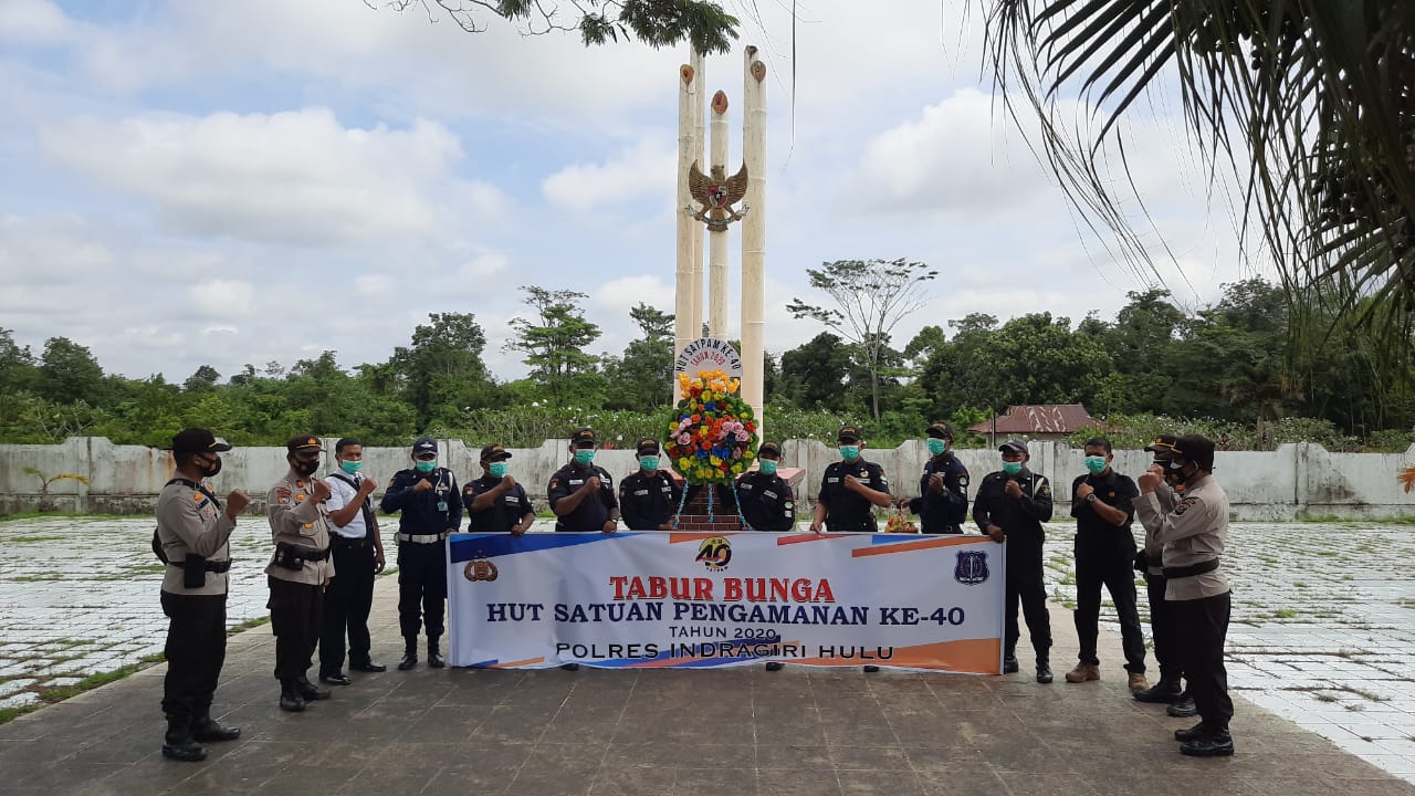 HUT Satpam Bagikan Sembako Terdampak Covid-19