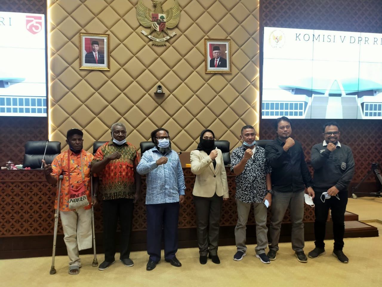 Willem Wandik dan Sadarestuwati Terima Aspirasi Korban Banjir Distrik Iwaka