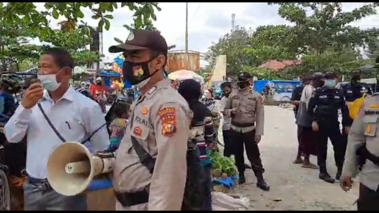 Polres Inhu Bagikan Masker Sosialisasi Protkes Bersama Tomas