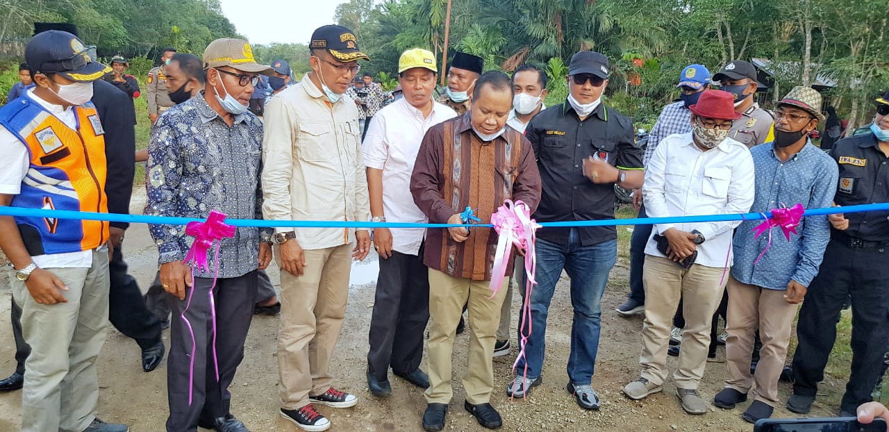 Bupati Irwan Resmikan Pemanfaatan Jalan Lukun-Sungai Tohor