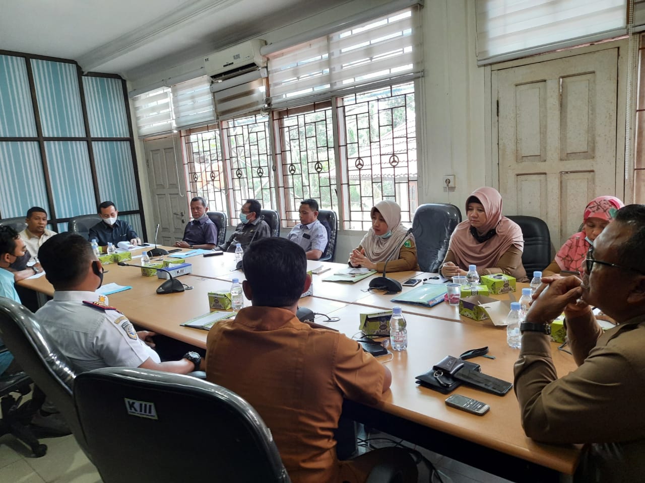 Hearing Memanas, Kadis DLH Inhu Keluar Ruangan