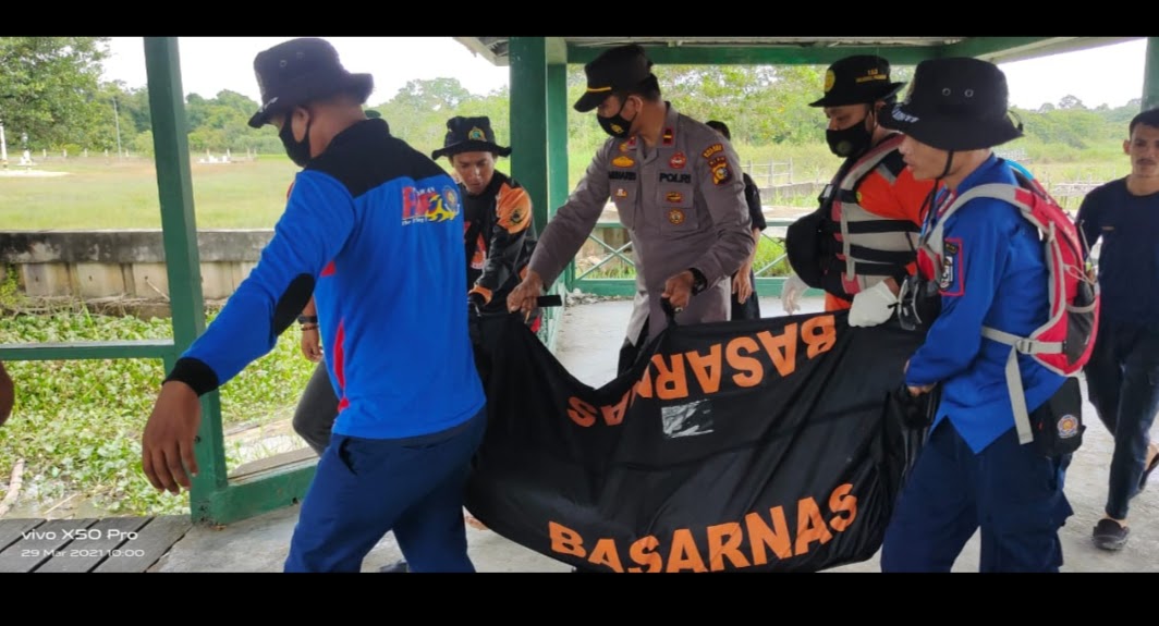 Fredy Husein Tenggelam di Sungai Kampar Pelalawan Telah Ditemukan Melimpat Setelah Terima Telepon