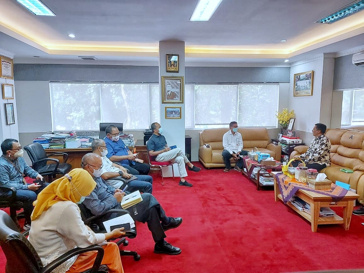 Bupati Adil Jemput Bola di  Pusat Gesa Pembangunan Bidang Olahraga