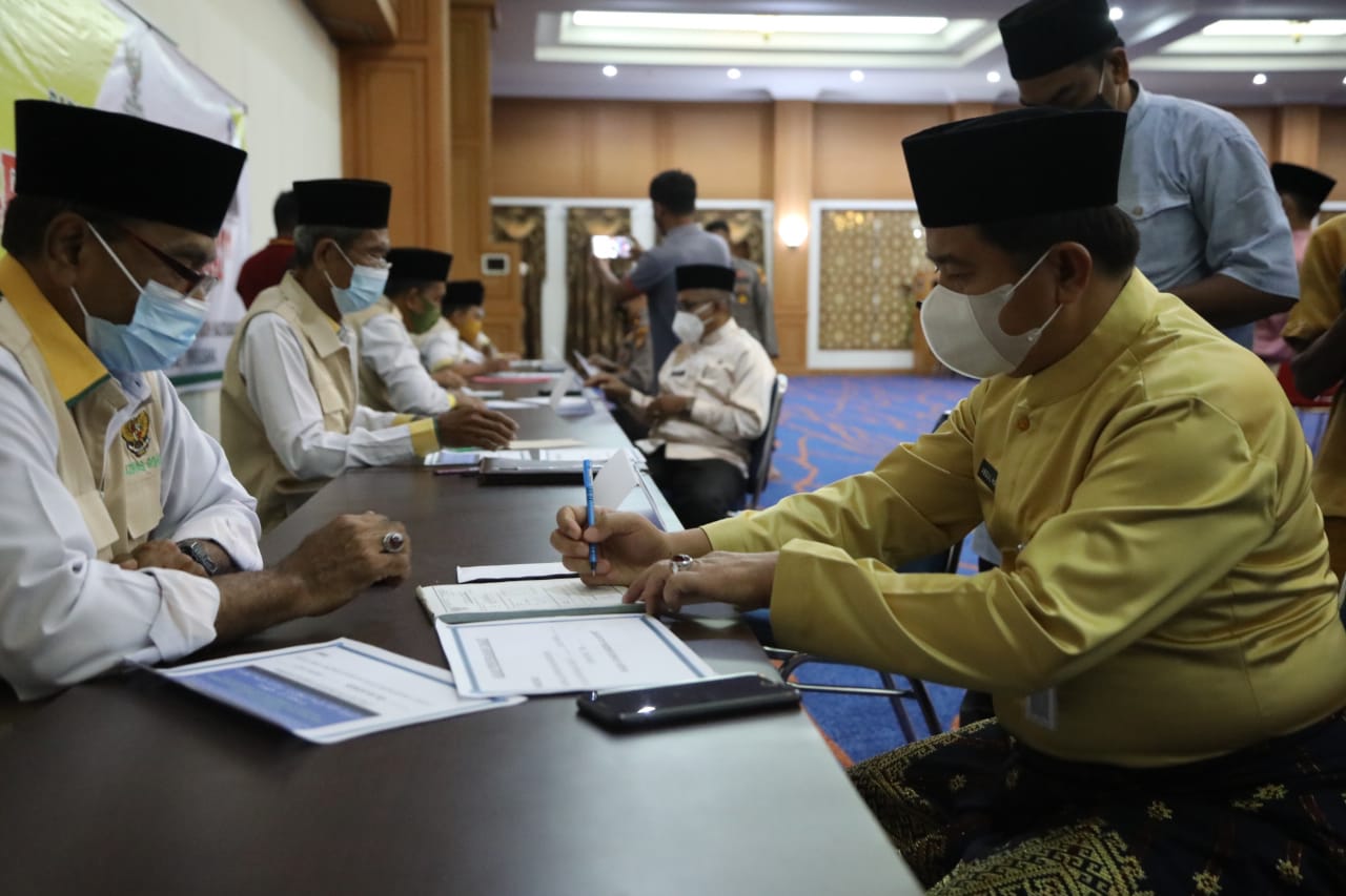 â€ŽPlh Bupati Rohul Bayar Zakat Perkebunan Melalui  BAZNAS.